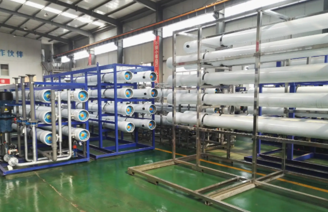 工業<a href=http://m.gznvw.cn/fstcjssb/ target=_blank class=infotextkey>反滲透凈水設備</a>展示